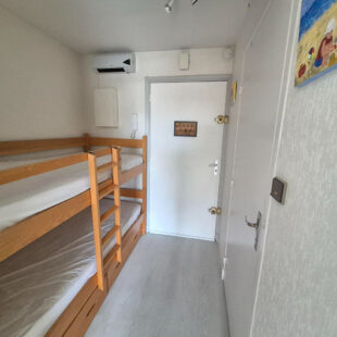 Studio cabine meublé + balcon + garage , à 300M de la plage !