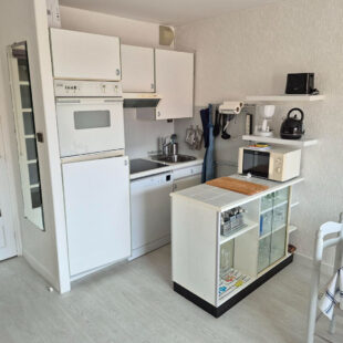 Studio cabine meublé + balcon + garage , à 300M de la plage !