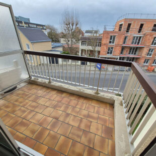 Studio cabine meublé + balcon + garage , à 300M de la plage !