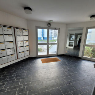 Studio cabine meublé + balcon + garage , à 300M de la plage !