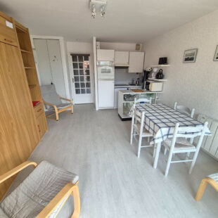 Studio cabine meublé + balcon + garage , à 300M de la plage !
