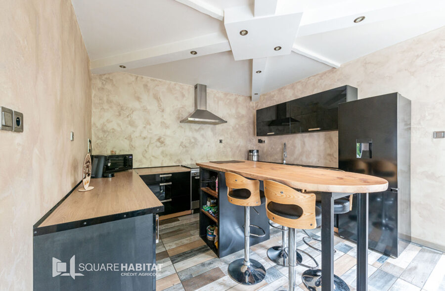 Maison individuelle rénovée comprenant 3 chambres, un jardin et un garage