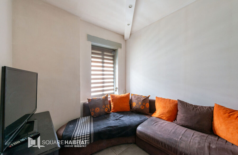 Maison individuelle rénovée comprenant 3 chambres, un jardin et un garage