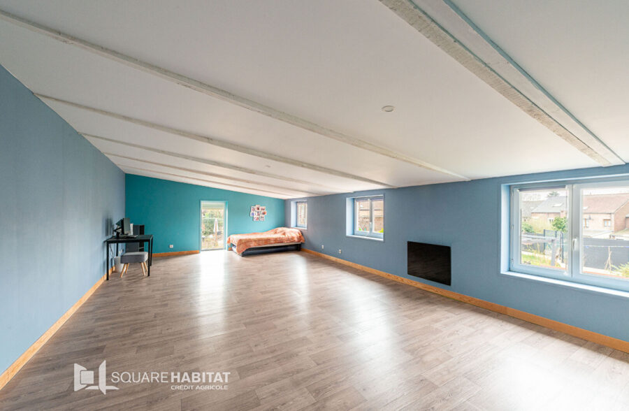 Maison individuelle rénovée comprenant 3 chambres, un jardin et un garage