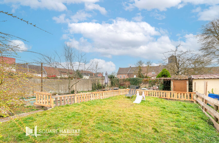 Maison individuelle rénovée comprenant 3 chambres, un jardin et un garage