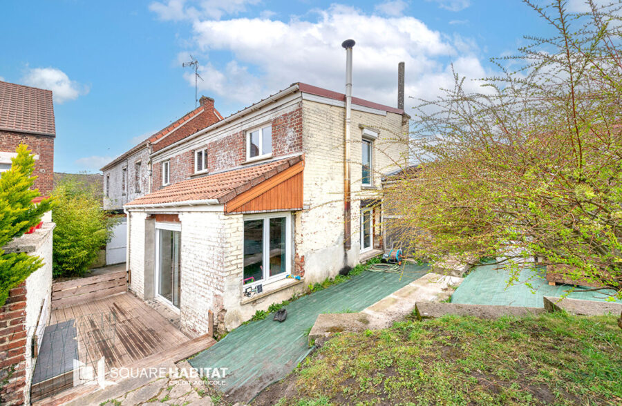 Maison individuelle rénovée comprenant 3 chambres, un jardin et un garage
