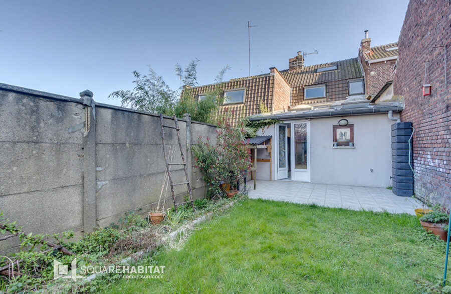 Charmante maison de ville de 80m² avec jardin.