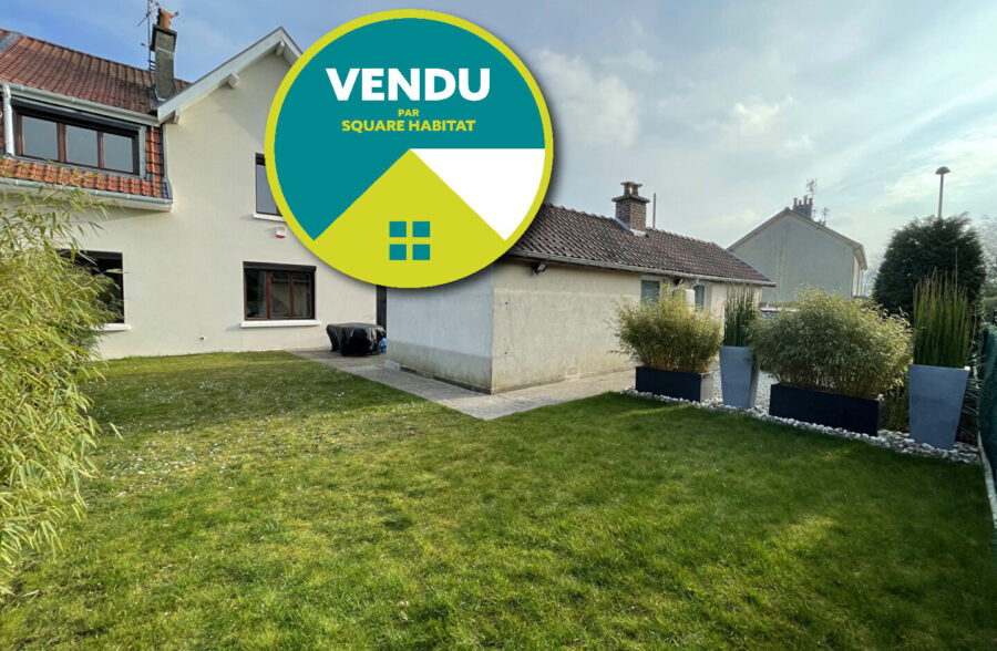 Maison Lille-Lomme Bourg – Maison 85m2 utiles semi-individuelle 2 ch, double garage, 130m2 jardin  Sous compromis 