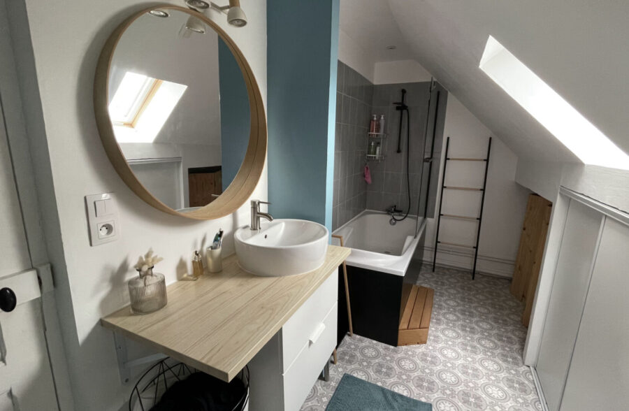 Maison Lille-Lomme Bourg – Maison 85m2 utiles semi-individuelle 2 ch, double garage, 130m2 jardin  Sous compromis 