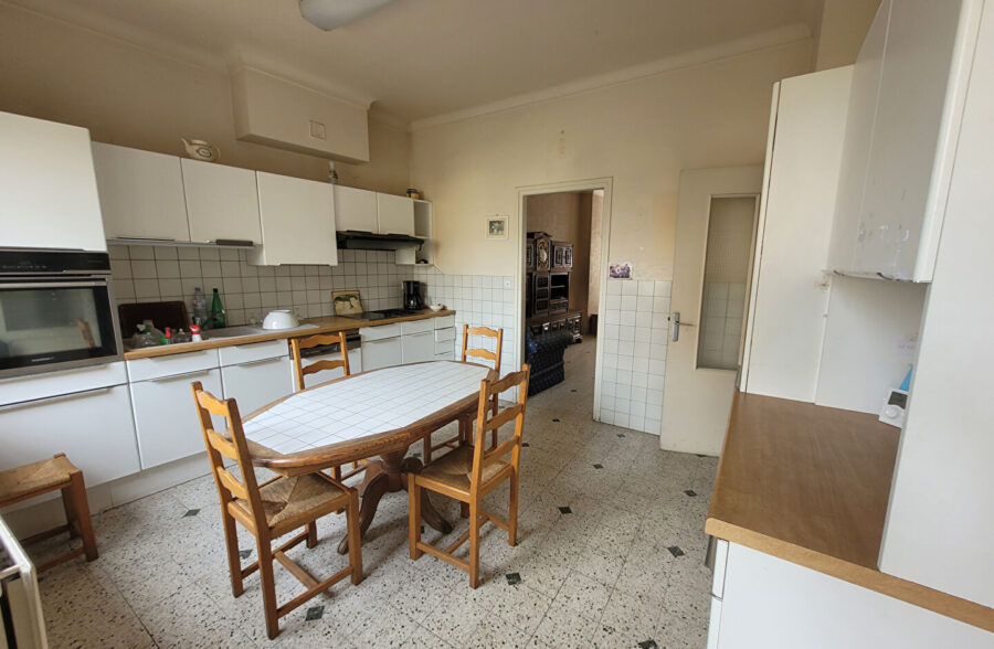 Maison semi mitoyenne avec large passage sur le coté
