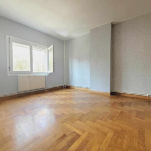 Maison 3 chambres 1 bureau jardin