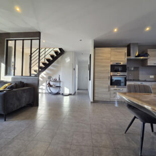 Maison récente  e type semi plain pied Aix Noulette