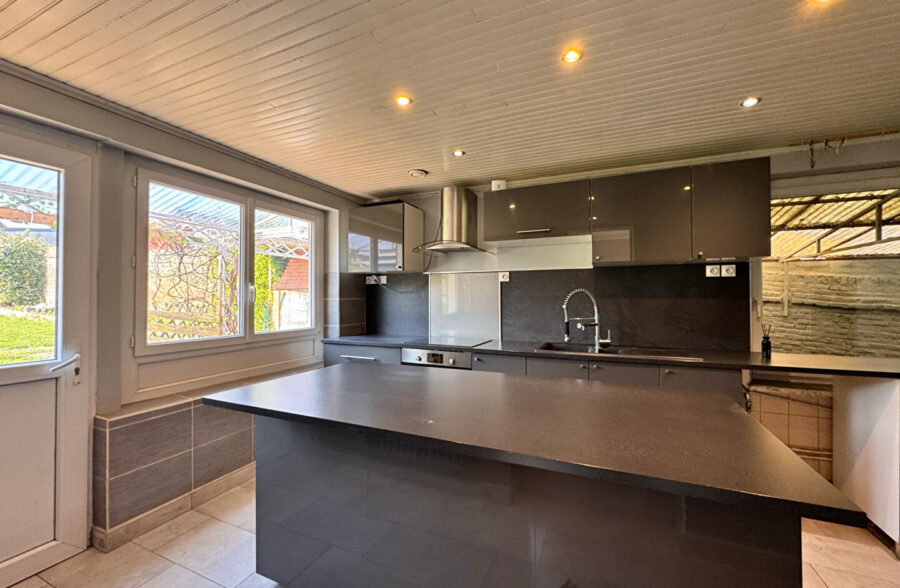 Maison individuelle ,3 chambres, jardin et Garage