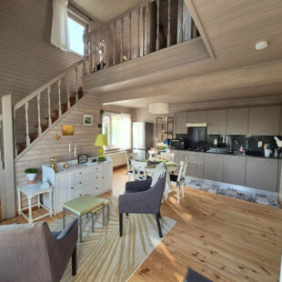 GROFFLIERS , Chalet 2 chambres , habitable de plain pied avec piscine chauffée !!