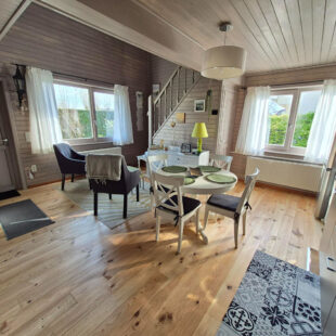 GROFFLIERS , Chalet 2 chambres , habitable de plain pied avec piscine chauffée !!