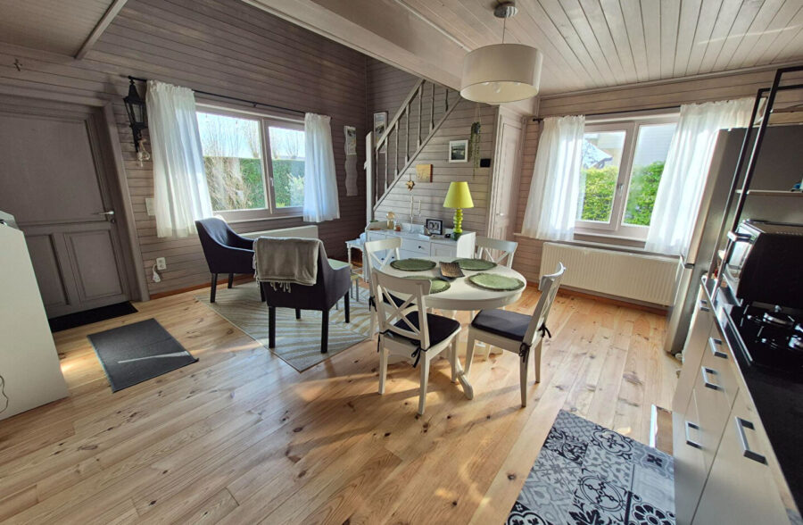 GROFFLIERS , Chalet 2 chambres , habitable de plain pied avec piscine chauffée !!