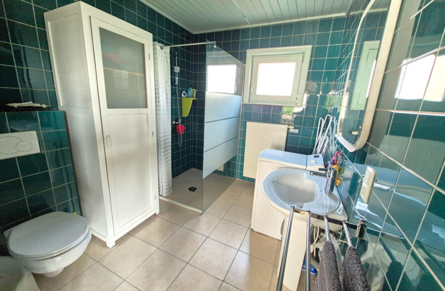 GROFFLIERS , Chalet 2 chambres , habitable de plain pied avec piscine chauffée !!