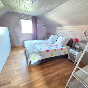 GROFFLIERS , Chalet 2 chambres , habitable de plain pied avec piscine chauffée !!