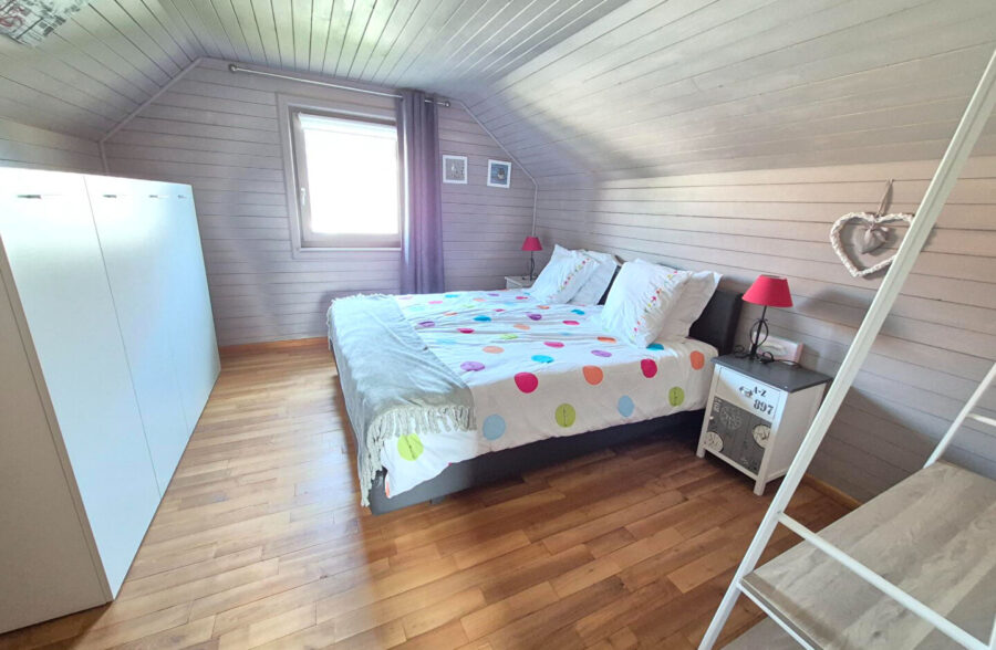 GROFFLIERS , Chalet 2 chambres , habitable de plain pied avec piscine chauffée !!