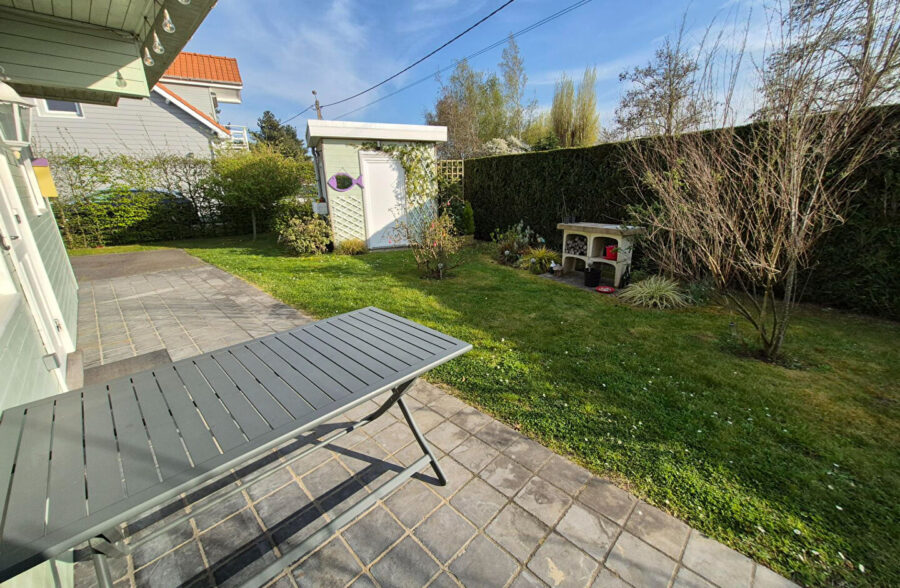 GROFFLIERS , Chalet 2 chambres , habitable de plain pied avec piscine chauffée !!