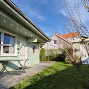 GROFFLIERS , Chalet 2 chambres , habitable de plain pied avec piscine chauffée !!