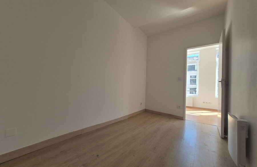 LILLE NATIONALE / HYPERCENTRE : JOLI T2 LUMINEUX – IDEAL ETUDIANT / INVESTISSEUR / PREMIER ACHAT