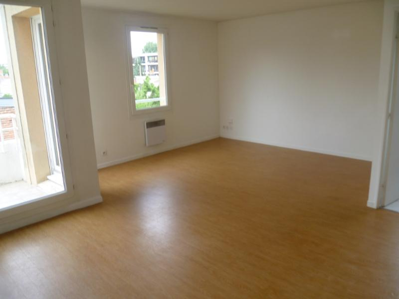 BUISSON TYPE 2 AVEC BALCON PARKING ET CAVE VENDU LOUE