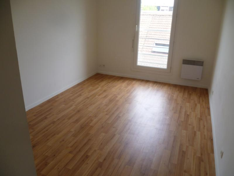 BUISSON TYPE 2 AVEC BALCON PARKING ET CAVE VENDU LOUE