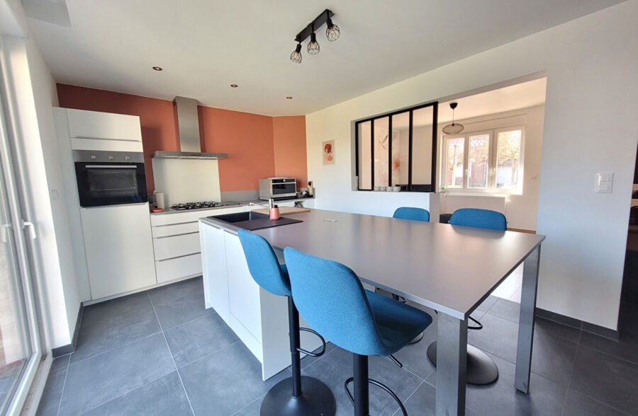 Maison 4 Chambres + Garage  Sous compromis 