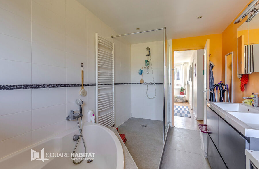 Maison 4 chambres, garage, jardin  Sous compromis 
