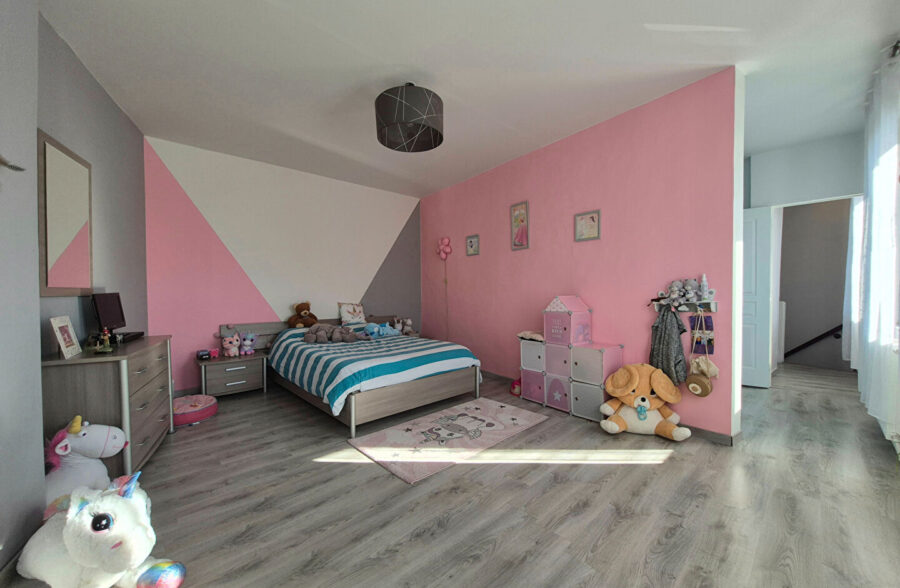 Spacieuse maison semi-individuelle