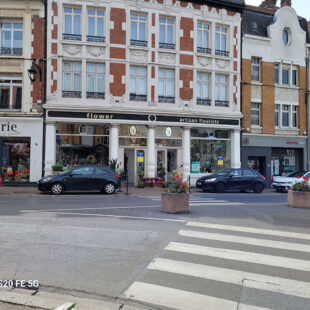 local commercial  centre ville