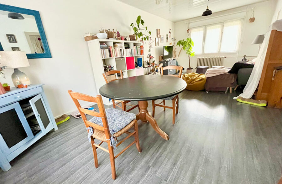 Maison de lotissement semi individuelle