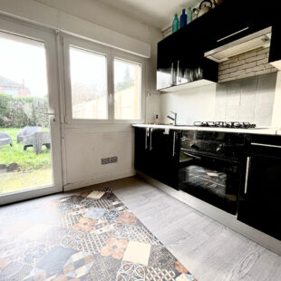 Maison de lotissement semi individuelle