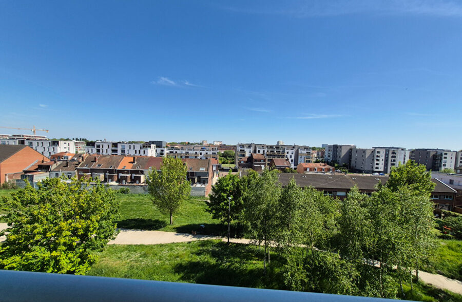 Appartement Saint Andre Lez Lille , grand balcon vue dégagée, grand séjour, 2 chambres, 1 place de parking