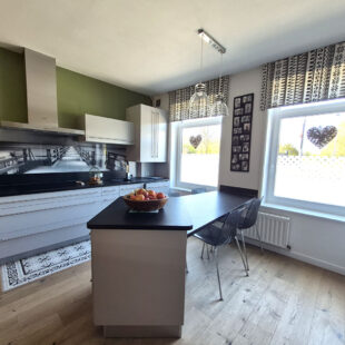 Maison Bourgeoise Saint Andre Lez Lille, large façade, 5 chambres, jardin , cave, parking très facile.