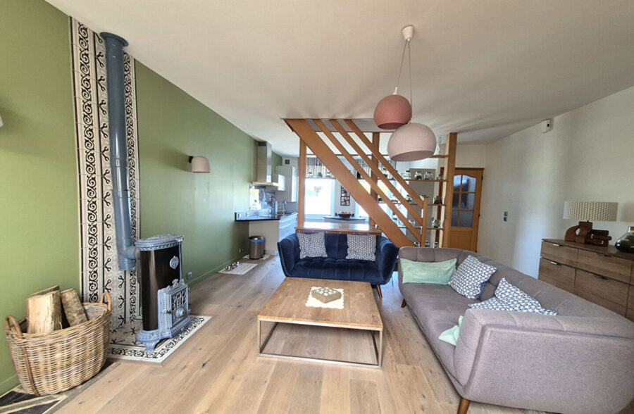 Maison Bourgeoise Saint Andre Lez Lille, large façade, 5 chambres, jardin , cave, parking très facile.