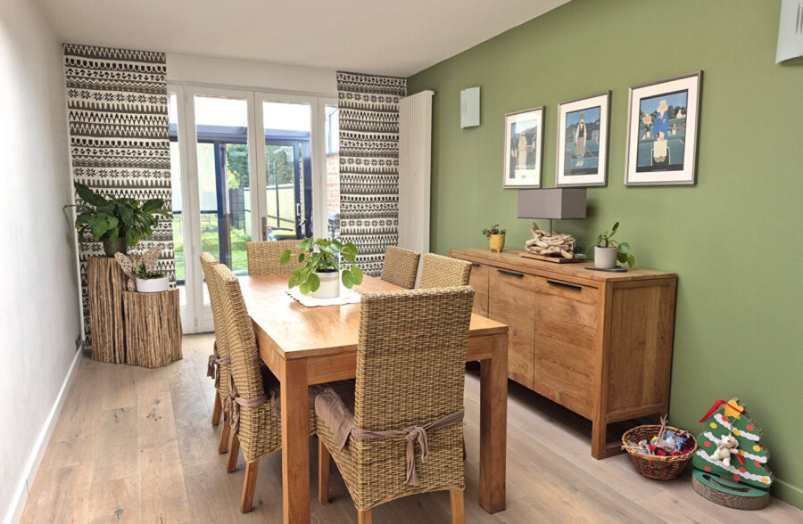 Maison Bourgeoise Saint Andre Lez Lille, large façade, 5 chambres, jardin , cave, parking très facile.