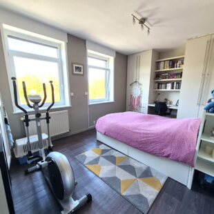 Maison Bourgeoise Saint Andre Lez Lille, large façade, 5 chambres, jardin , cave, parking très facile.