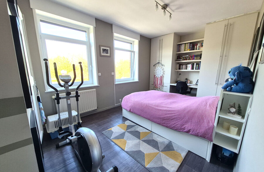 Maison Bourgeoise Saint Andre Lez Lille, large façade, 5 chambres, jardin , cave, parking très facile.