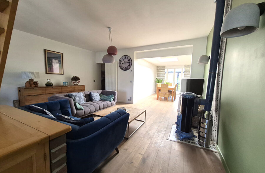 Maison Bourgeoise Saint Andre Lez Lille, large façade, 5 chambres, jardin , cave, parking très facile.