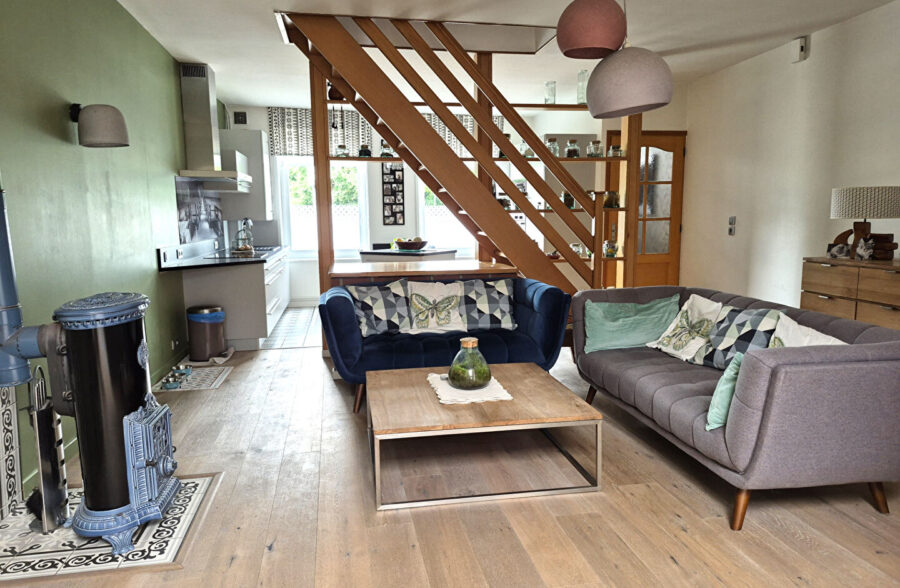 Maison Bourgeoise Saint Andre Lez Lille, large façade, 5 chambres, jardin , cave, parking très facile.