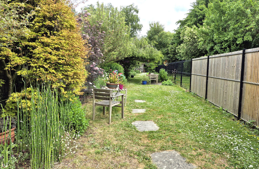 Maison Bourgeoise Saint Andre Lez Lille, large façade, 5 chambres, jardin , cave, parking très facile.