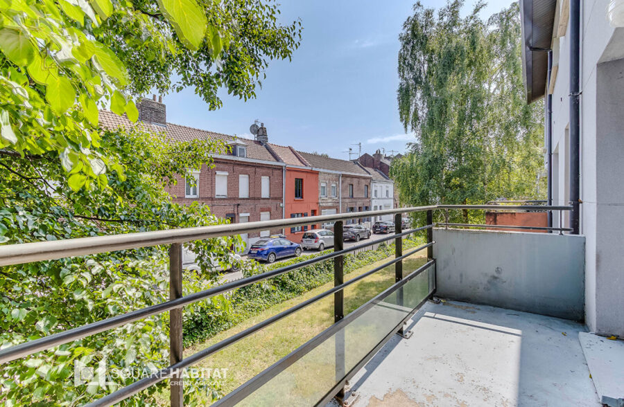 Duplex avec garage et balcon  Sous compromis 