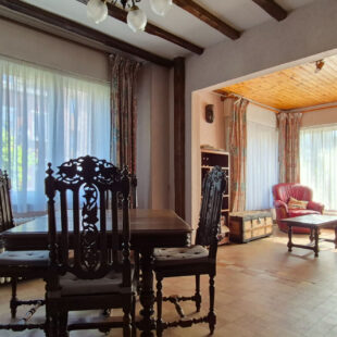 Maison de bâtir avec extérieur