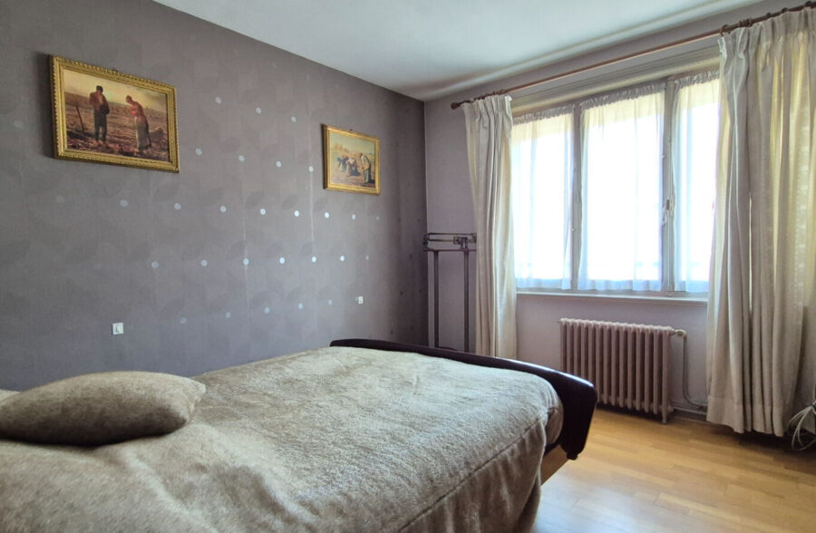 Maison de bâtir avec extérieur