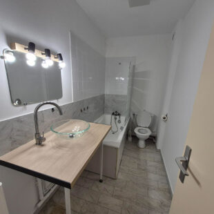 Studio avec balcon et parking dans le triangle d ‘or !