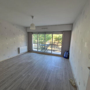 Studio avec balcon et parking dans le triangle d ‘or !