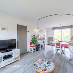 Maison batir en excellent état avec 3 chambres, garage et grand jardin