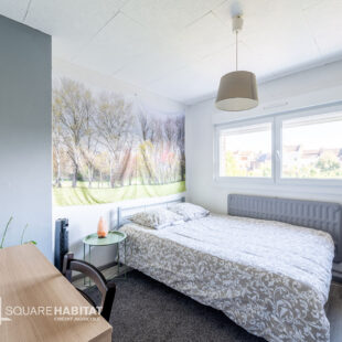 Maison batir en excellent état avec 3 chambres, garage et grand jardin